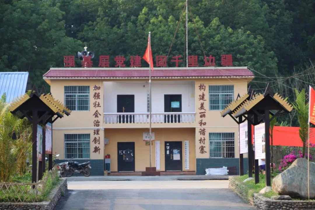 累镇坝荷村委会关累村小组是澜沧江边一个美丽的村寨,位于关累镇西部